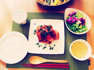 大豆ミート唐揚げ トマトソースかけの写真