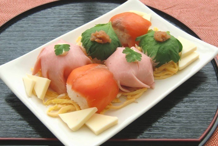 ひなまつりに！ロースハムの彩り手まり寿司の画像