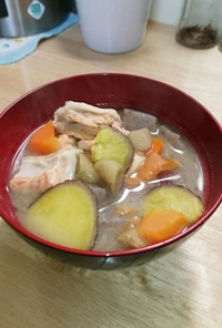 簡単☆鮭のアラと根菜の味噌汁(白味噌)