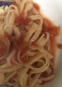 シーチキンとトマトソースのパスタ