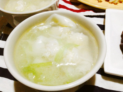 ネギ生姜風味の鶏挽肉ワンタンスープの写真