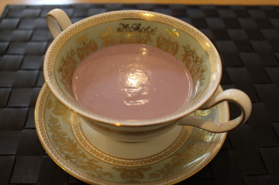 簡単で本格的紫カリフラワーのスープの写真