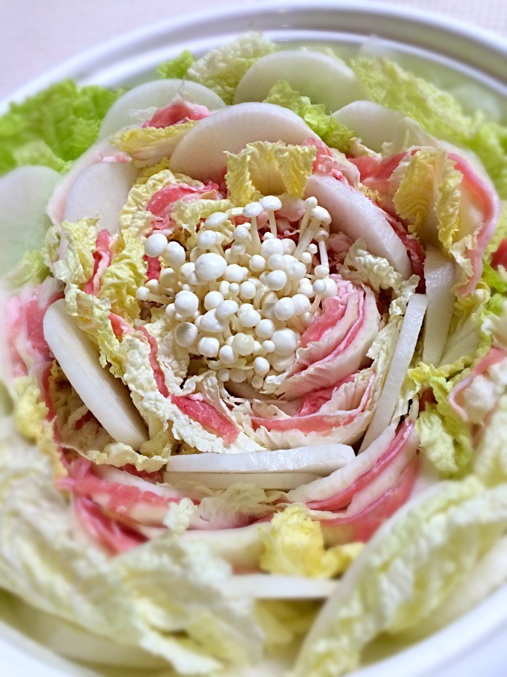 花咲くミルフィーユ鍋＊豚バラと白菜と大根の画像
