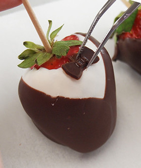 タキシードの、苺チョコ