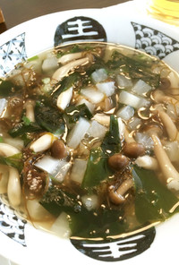 【低糖質な食事】チアシードと海藻のスープ