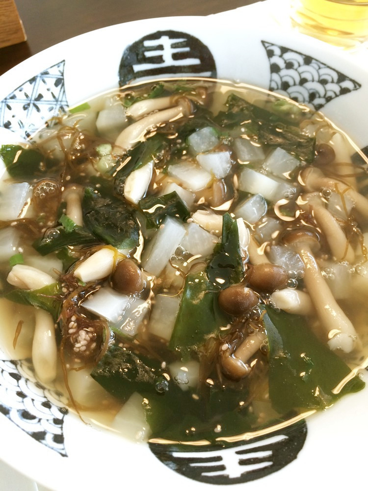 【低糖質な食事】チアシードと海藻のスープの画像