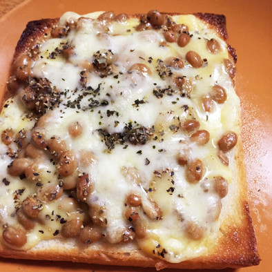 朝食に!!のび〜る納豆チーズトーストの写真