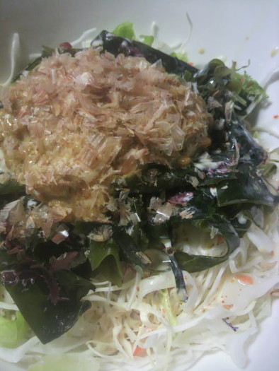 納豆と海藻のサラダの写真
