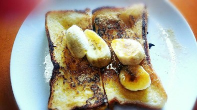  バナナのせ黒蜜きな粉のフレンチトーストの写真