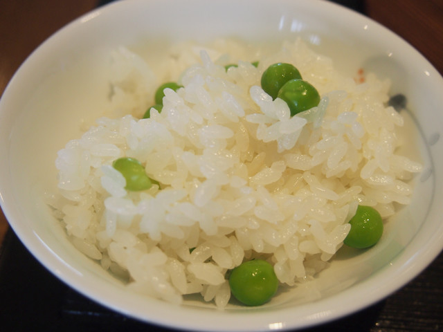 グリーンピースの豆ご飯の画像