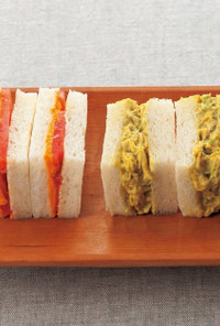 うにとトマトのサンドイッチ(写真左)