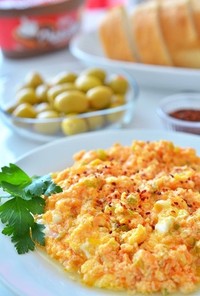 トルコの家庭料理☆ふわふわ卵のメネメン