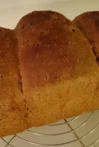 全粒粉とライ麦粉の食パン