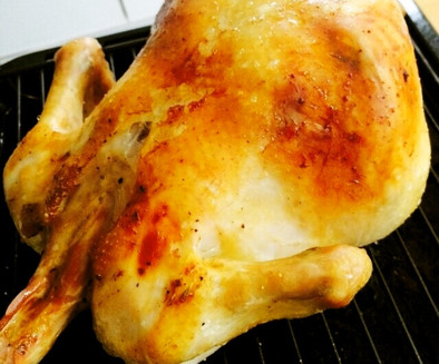 砂肝チャーハン入り鳥のオーブン丸焼きの写真