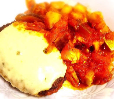トマト煮込みハンバーグ〜チーズ乗せ♡の写真