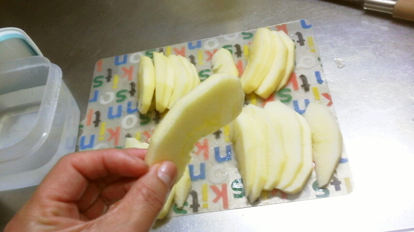 のどに詰めない安全なリンゴの切り方の画像