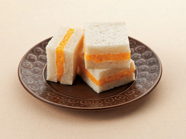 黄桃クリームサンド
