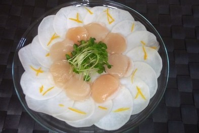 ホタテとカブの柚子ドレッシングサラダの写真