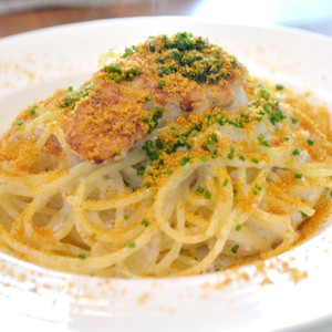 スパゲッティーニ 白子とカラスミのペペロンチーノ
