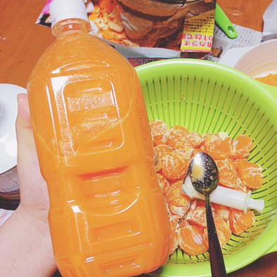 100%オレンジジュースの写真