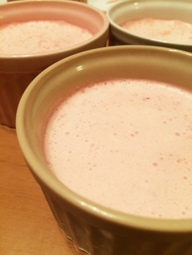 余った泡立て済生クリームとイチゴのムース