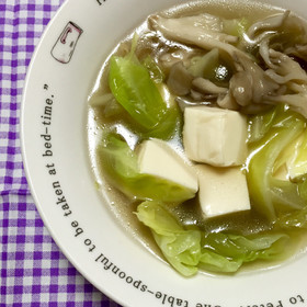 豆腐・舞茸・キャベツのシャンタンスープ♬