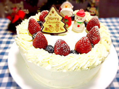 クリスマスケーキ（苺とブルーベリー）の写真