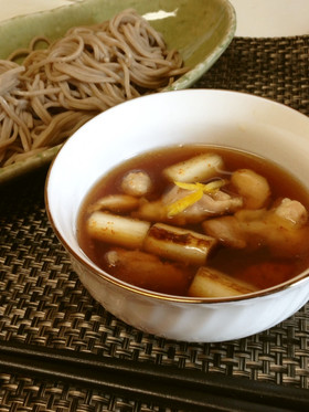 フライパンで温か♡焼き鳥ネギ汁のざるそば