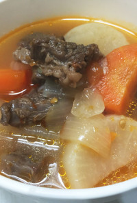 トマトと根菜の牛肉スープ（燉牛肉湯）