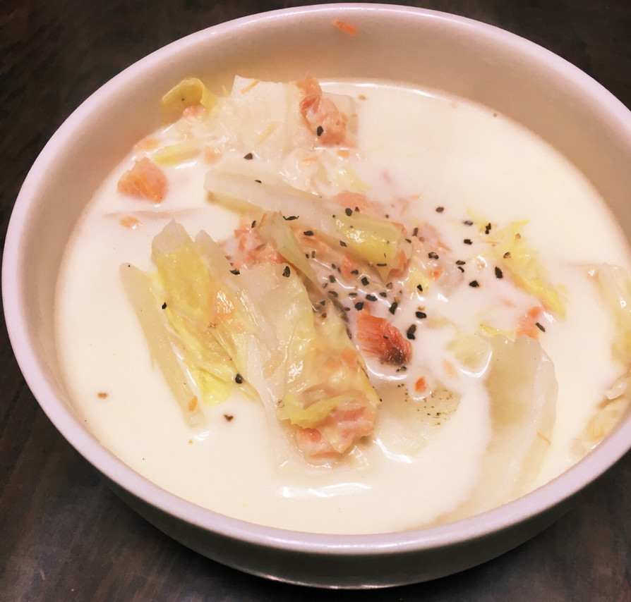 白菜と鮭のクリームスープの画像
