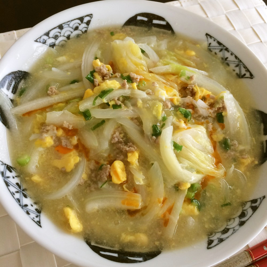 白菜と卵のスープ麺の画像