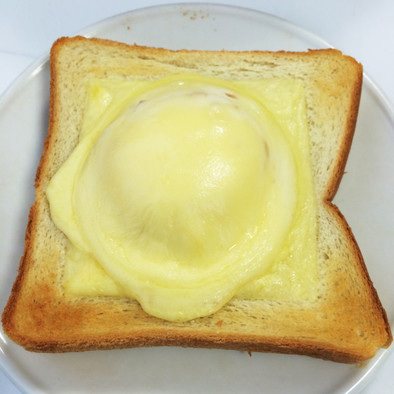 雪見だいふくトースト！チーズの塩味が最高の写真