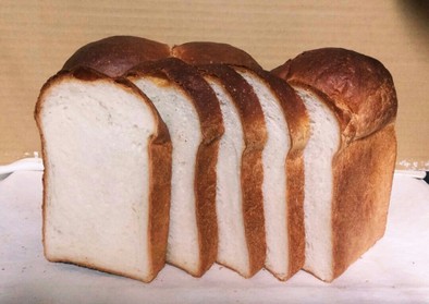 金の食パンの写真