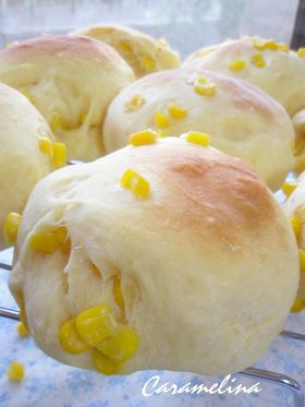 つぶつぶいっぱい♪コーンパン