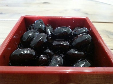 無水鍋で黒豆（おせち）の写真