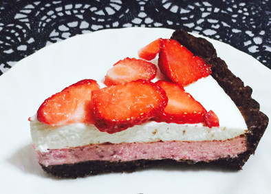 糖質制限◆苺チーズケーキの二層タルトの写真