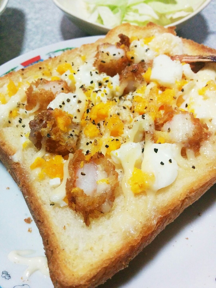 朝食に☆エビフライとゆで卵のマヨトーストの画像