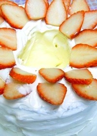 ふわふわシフォンの苺デコレーションケーキ