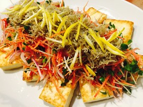 簡単おつまみ☆焼き豆腐とジャコのサラダ