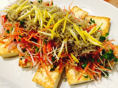 簡単おつまみ☆焼き豆腐とジャコのサラダの写真