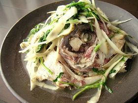 鯛あらの酒塩炒り 香り野菜添え