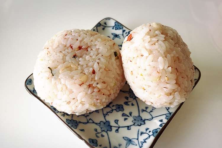 揚げ玉入り 春の梅おにぎり レシピ 作り方 By いりぼー クックパッド 簡単おいしいみんなのレシピが360万品