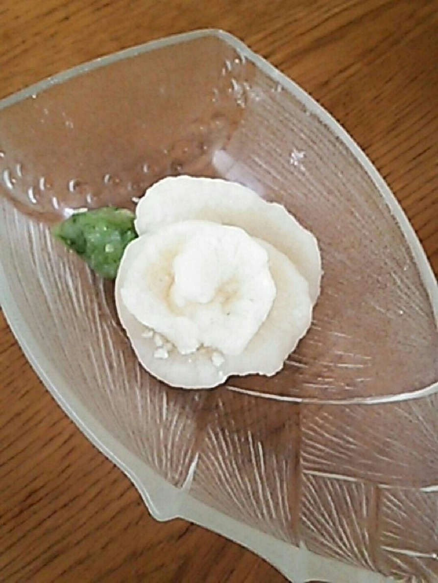 切り餅から咲いたローズ和菓子の画像