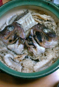 鯛のアラで安くて簡単土鍋鯛飯