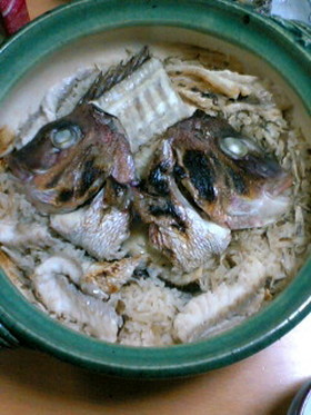 鯛のアラで安くて簡単土鍋鯛飯
