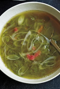 めかぶと長ねぎの梅風味スープ