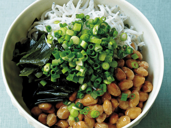 納豆のしらす、わかめのせ
