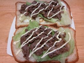 焼肉オープンサンドイッチ