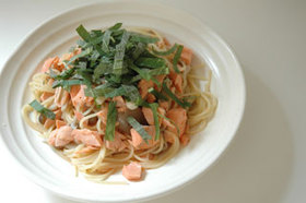 大葉の香る鮭としめじの和風パスタ