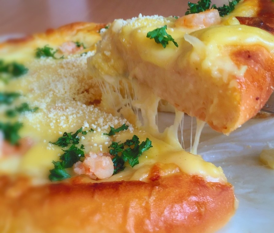 ふんわり熱々♡チーズたっぷりグラタンピザの画像